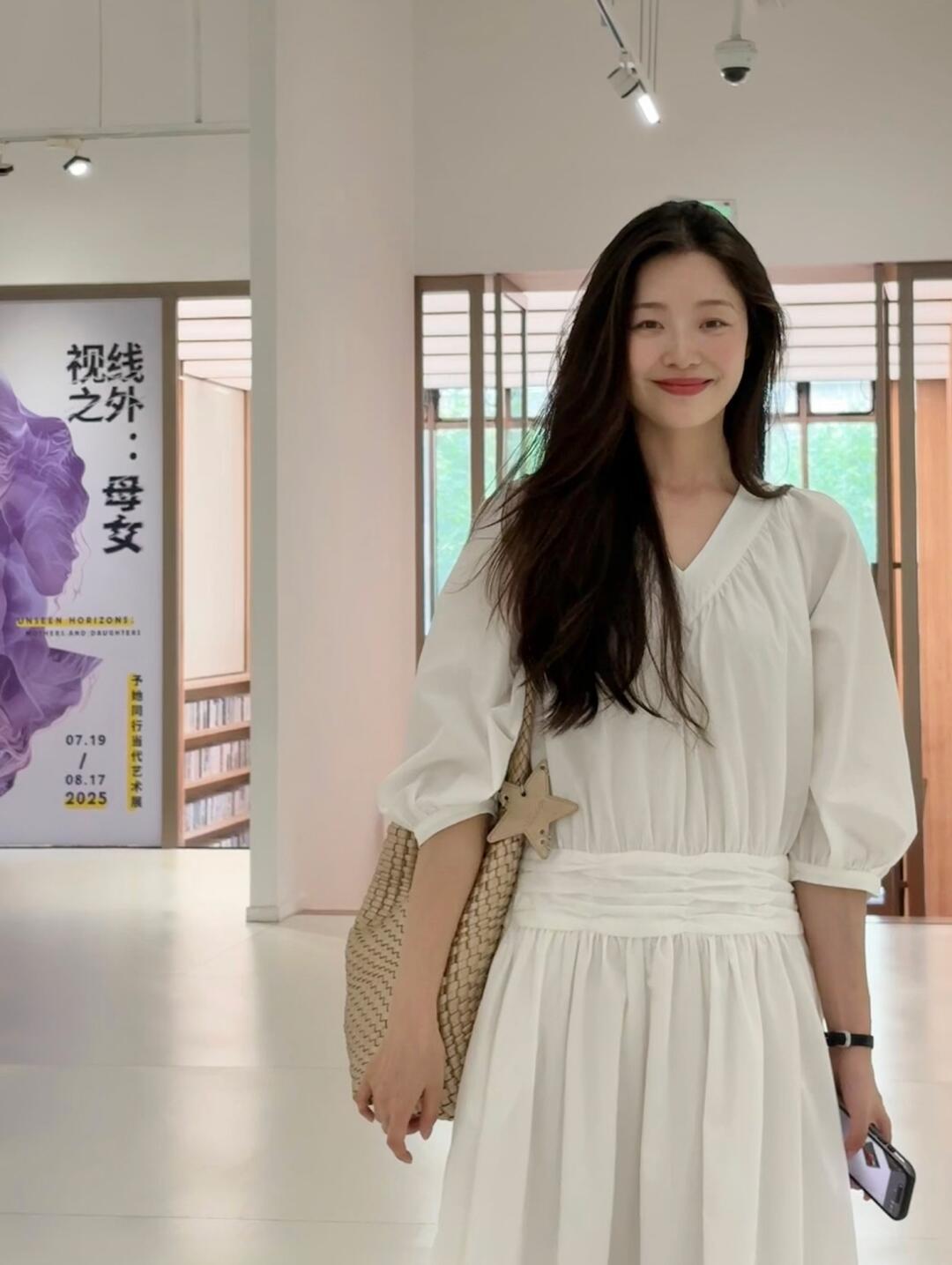 第一次赞助艺术展 我选择了“母女”主题