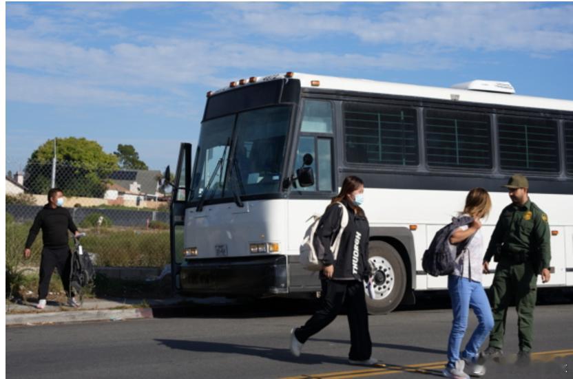 【男子安排国内老婆孩子从日本前往墨西哥 事成支付10万美金，不料...】（洛杉矶