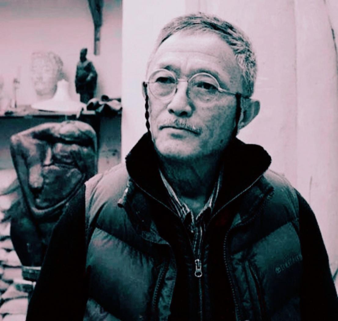2003年，苏州。雕塑家田世信创作的老子像。老子吐着长长的舌头，矗立在金鸡湖畔。