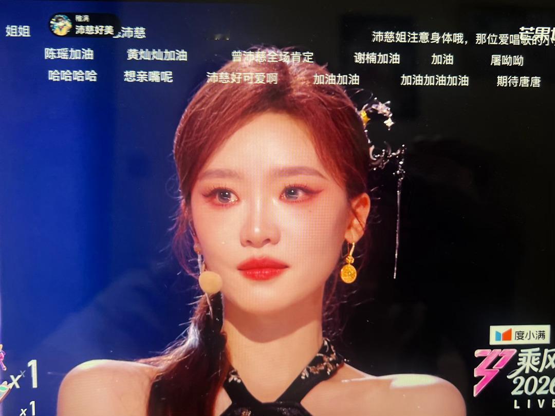 张月张月穿旗袍了张月四公穿旗袍谁懂啊，张月穿旗袍的愿望终于实现了！四公舞台上的她