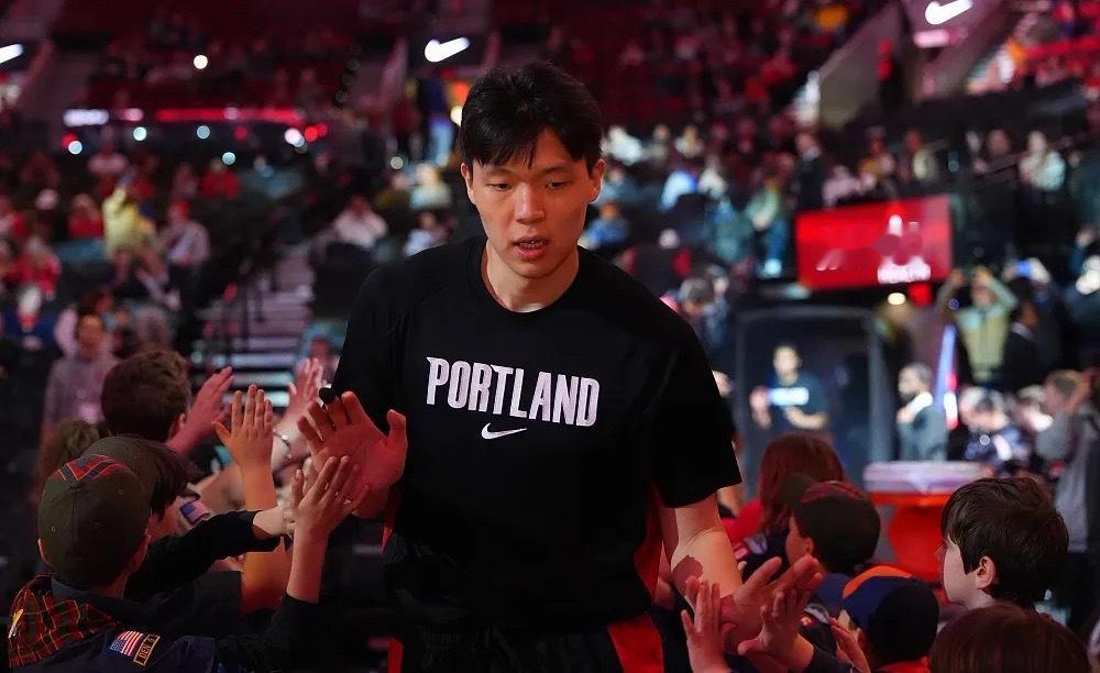 今日进行的NBA季后赛G5，开拓者客场不敌马刺，系列赛大比分1-4遭马刺淘汰，遗