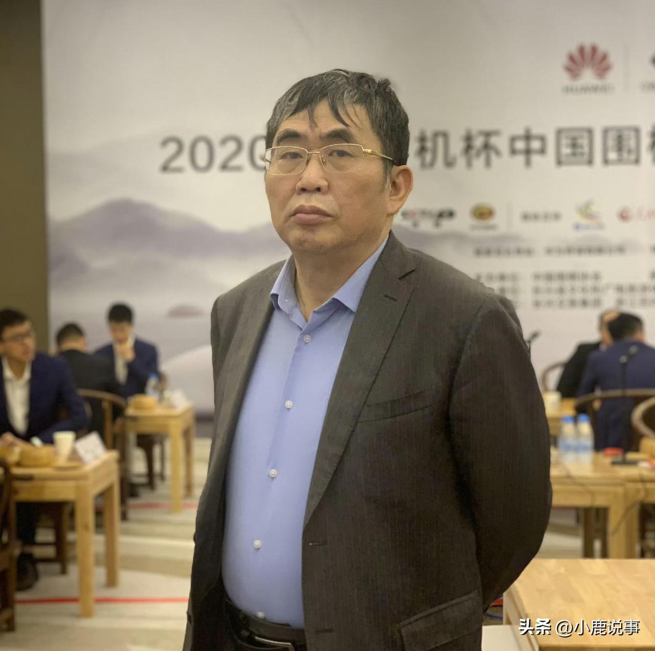 聂卫平这辈子估计最后悔的事，
不是棋盘上走丢的任何一颗子，
而是2001年为国足