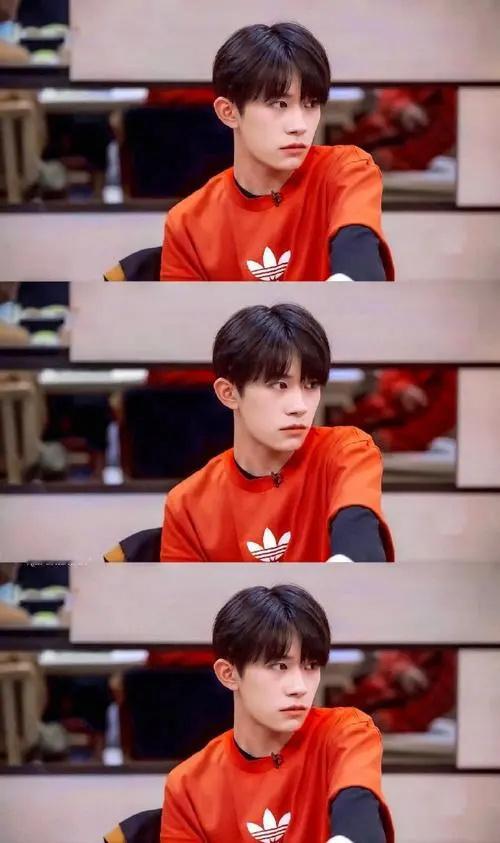 #易烊千玺[超话]#“夜暗方显万颗星，灯明始见一缕尘.𝒲𝒽𝓮𝓃 𝓉𝒽