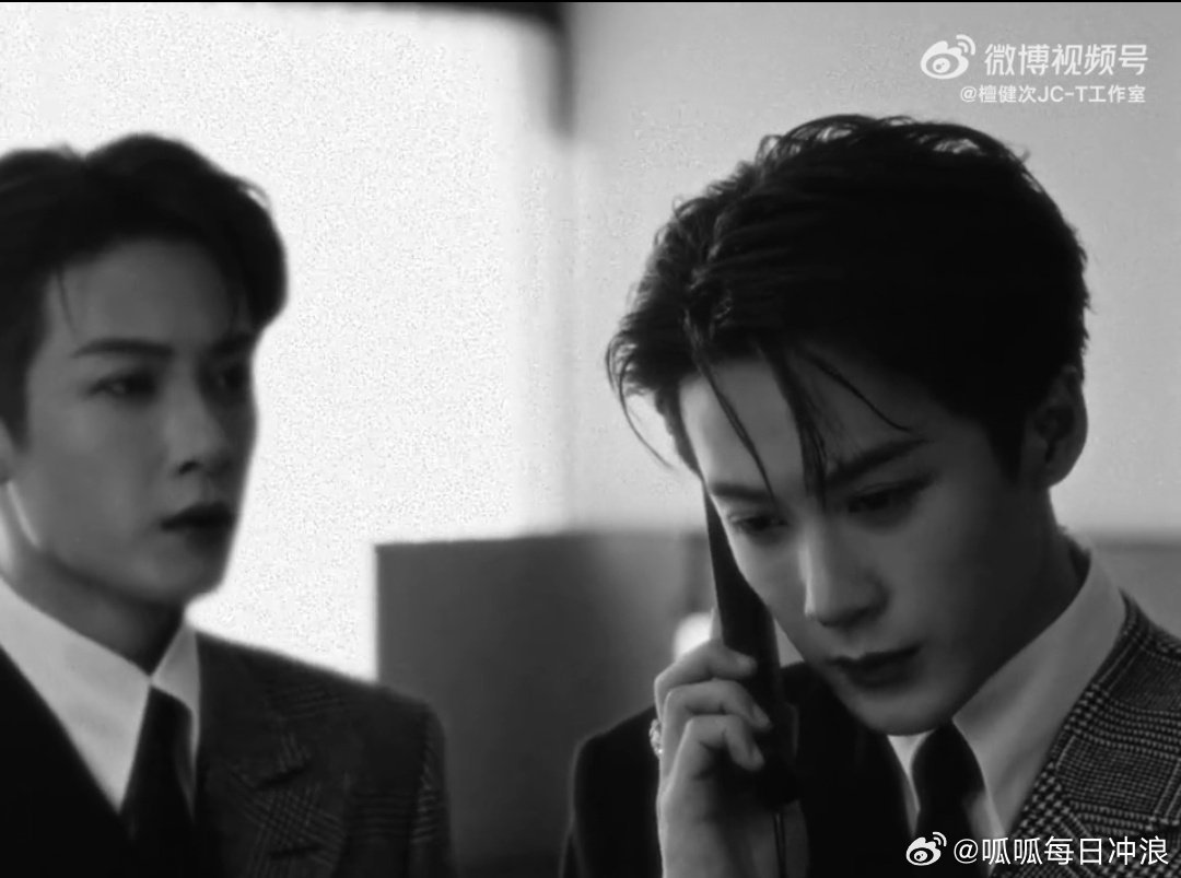 檀健次、龚俊、侯明昊、张康乐、白敬亭、米卡、井柏然、刘昊然！男明星W盛典出图，来