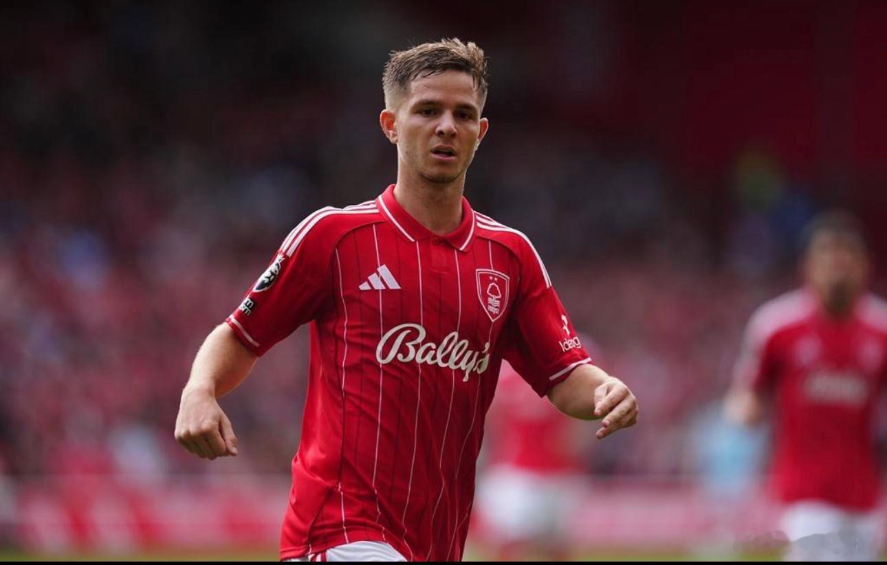 1月21日讯 天空体育消息，麦卡蒂可能在冬窗关闭前离开诺丁汉森林。报道称，至少有