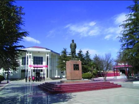 【彭雪枫将军纪念馆】彭雪枫将军纪念馆是为纪念新四军第四师师长兼政委彭雪枫1944