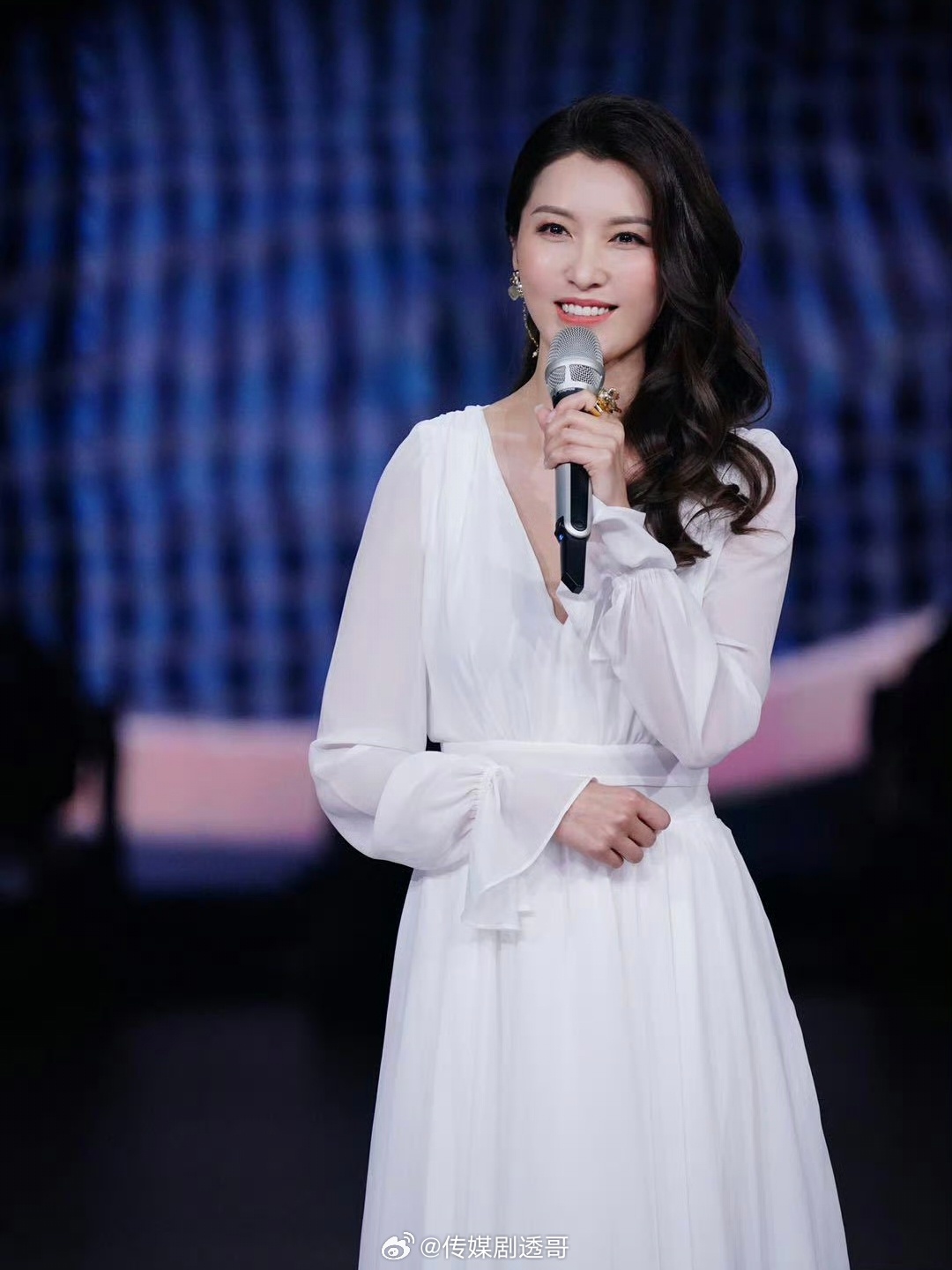 徐洁儿加盟浪姐2026，欢迎～成名代表影视：《海豚湾恋人》内地转型作品：《生逢灿