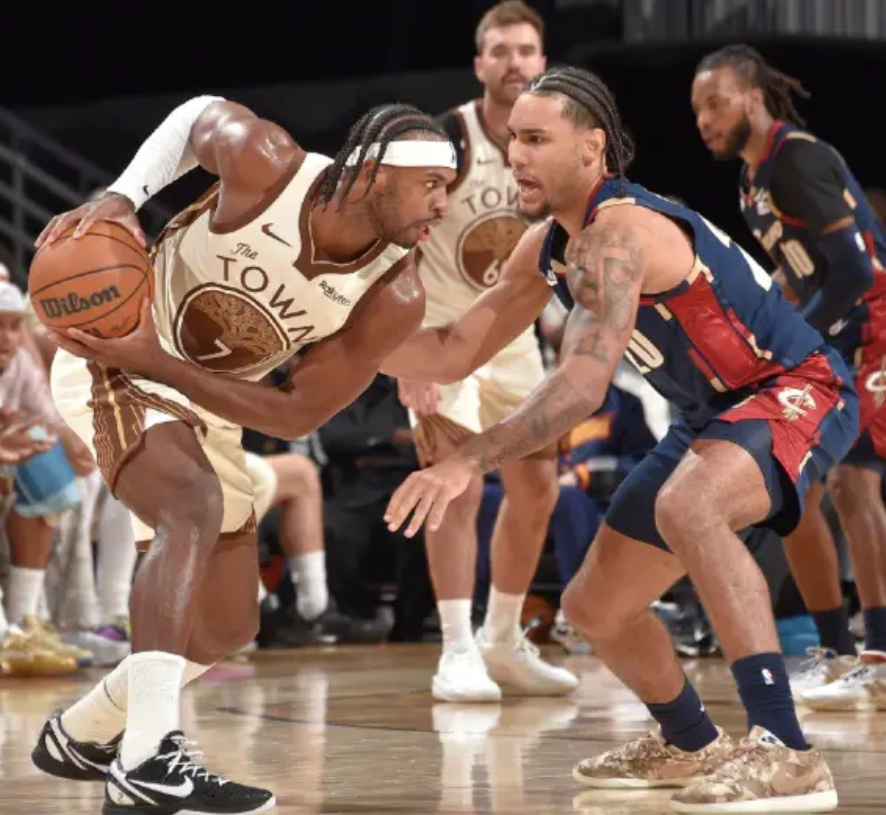 残阵勇士发威！奇兵19分掀翻东部豪强残阵勇士胜骑士 12月7日，NBA常规赛上演