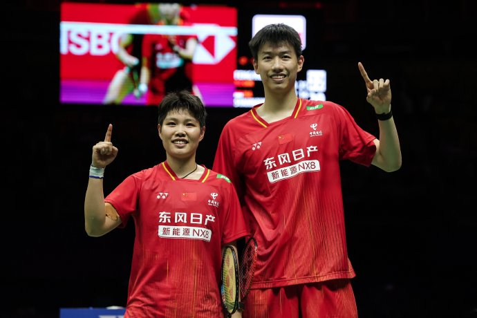 凤凰组合晋级亚运会4强 冯彦哲/黄东萍🇨🇳 21-14、18-21、21-1