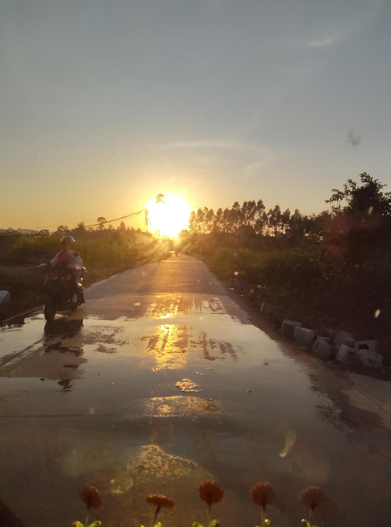 大家选择考研的原因五花八门。
有人是为了名校情结，想成为“佼佼者”，
像有的同学