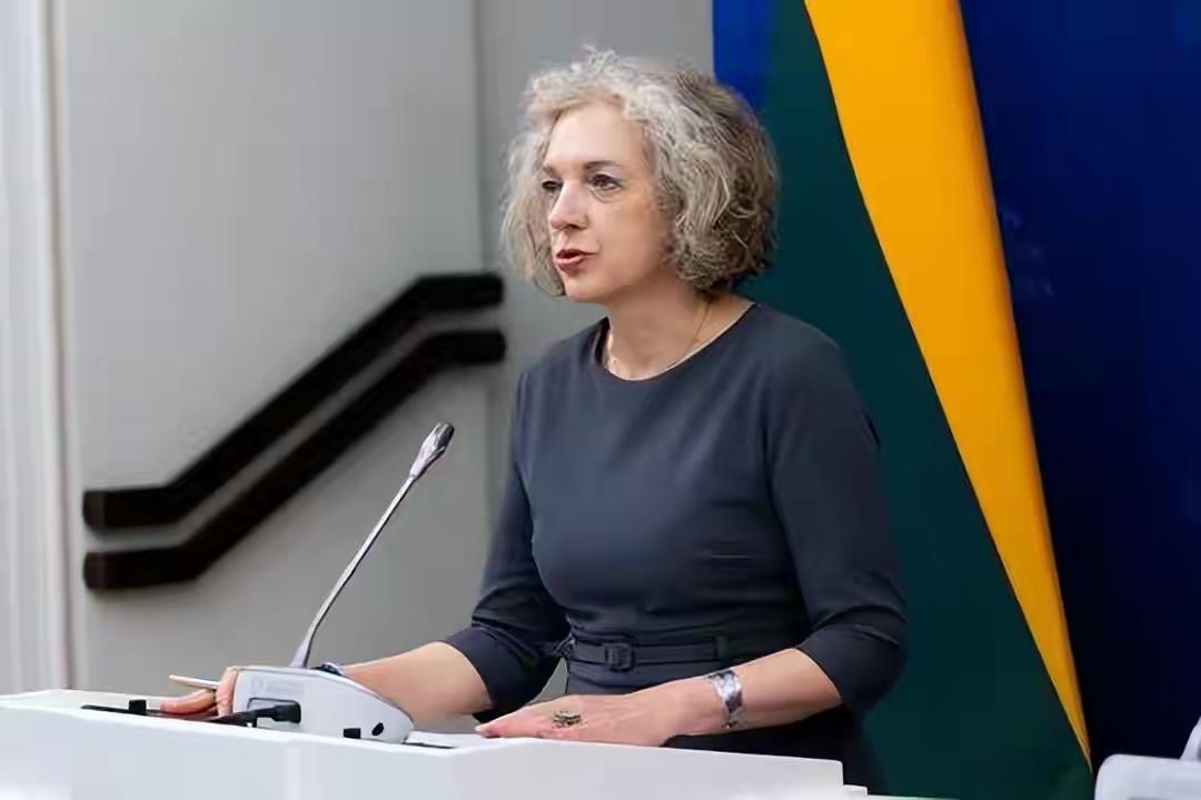 世界上一个指拇尖大小的国家跳出了，要跟美国当急先锋，去打伊朗，真是自不量力

立