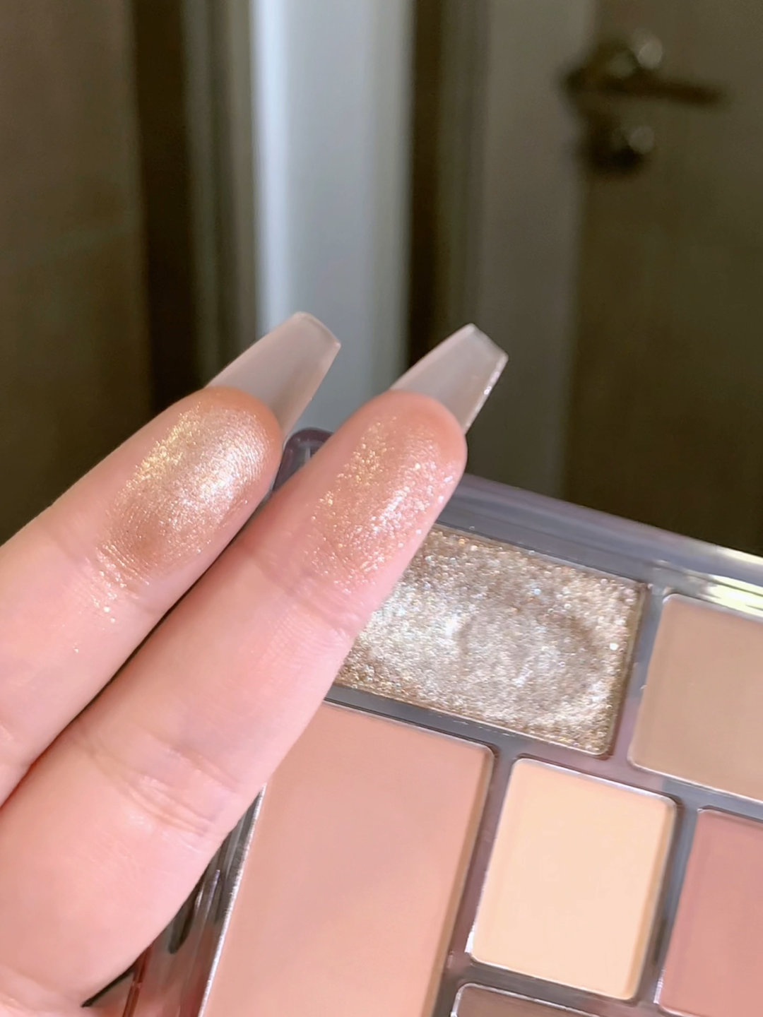 封你为淡颜人自然妆感的神！！！橘朵眼影盘 这盘我会永远宠爱你！！低饱和粉棕色系的