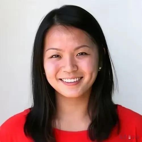 王月眉被驱逐出境！
 
出身华裔、耶鲁名校毕业，靠着华人面孔跑来当《纽约时报》驻