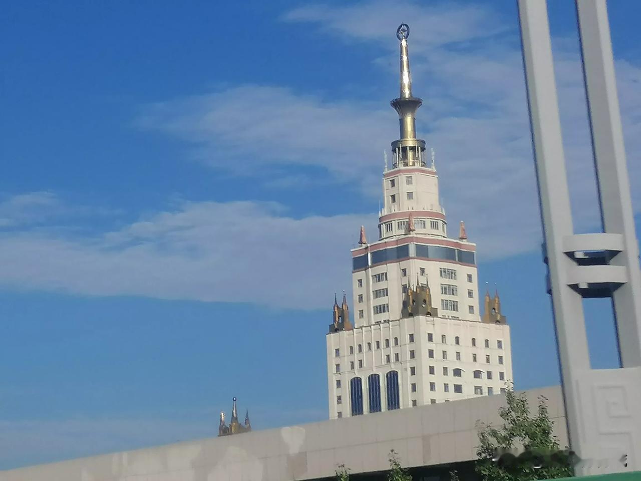 呼和浩特的标志性建筑有不少！比如振华广场，内蒙古国际大酒店，内蒙古电视台旧址，海