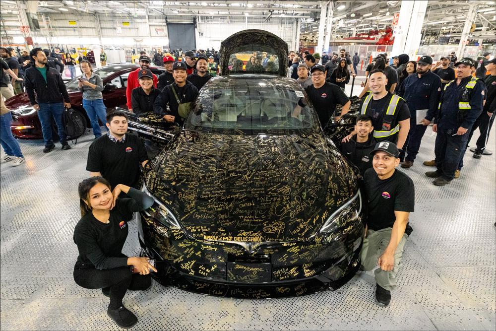 特斯拉停产Model S和Model Y，员工和粉丝们这样纪念它们！
 
“最后
