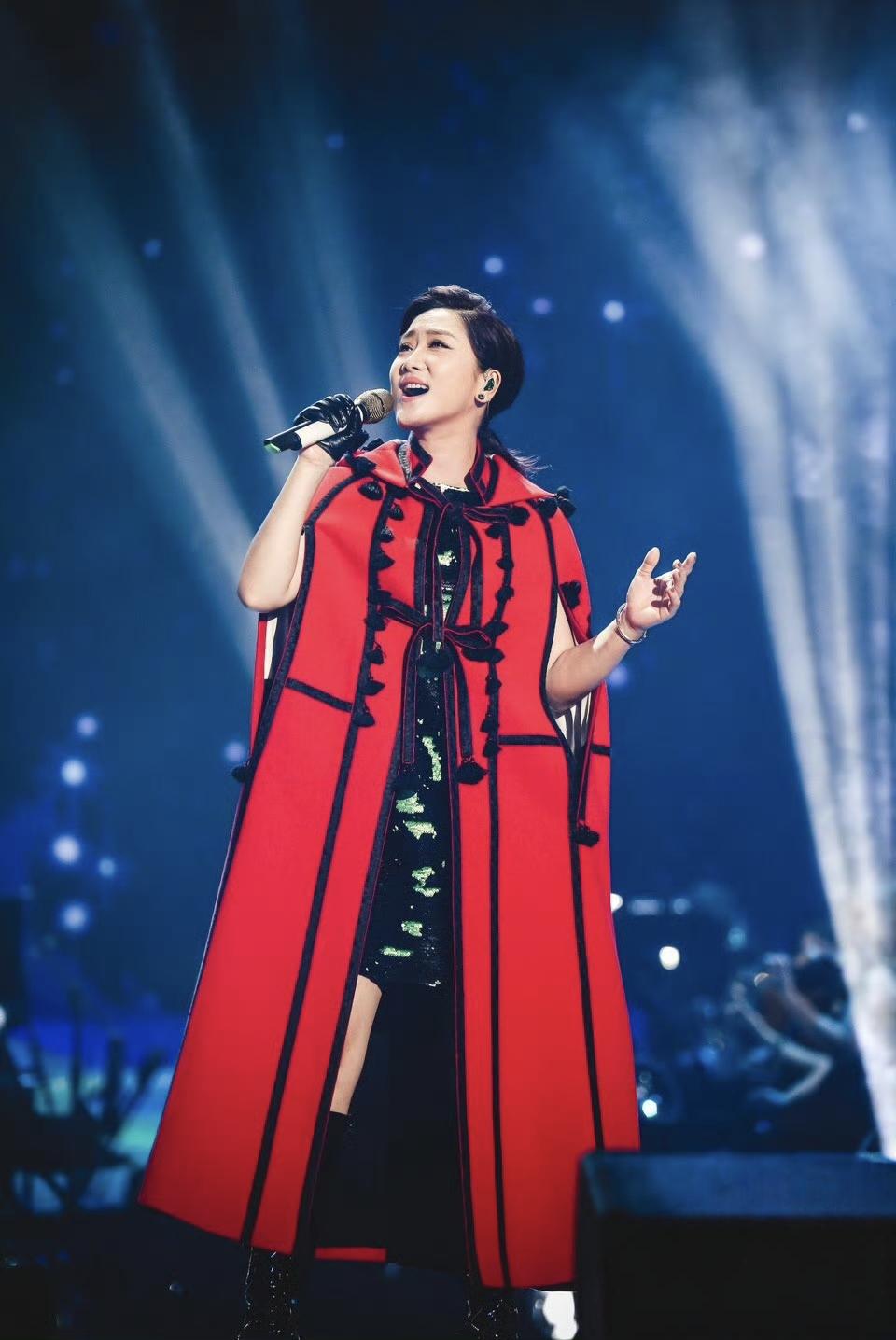 沦陷在你最美的笑容里！ ，可可爱爱，蹦蹦跳跳，开开心心的杨小花！ ！