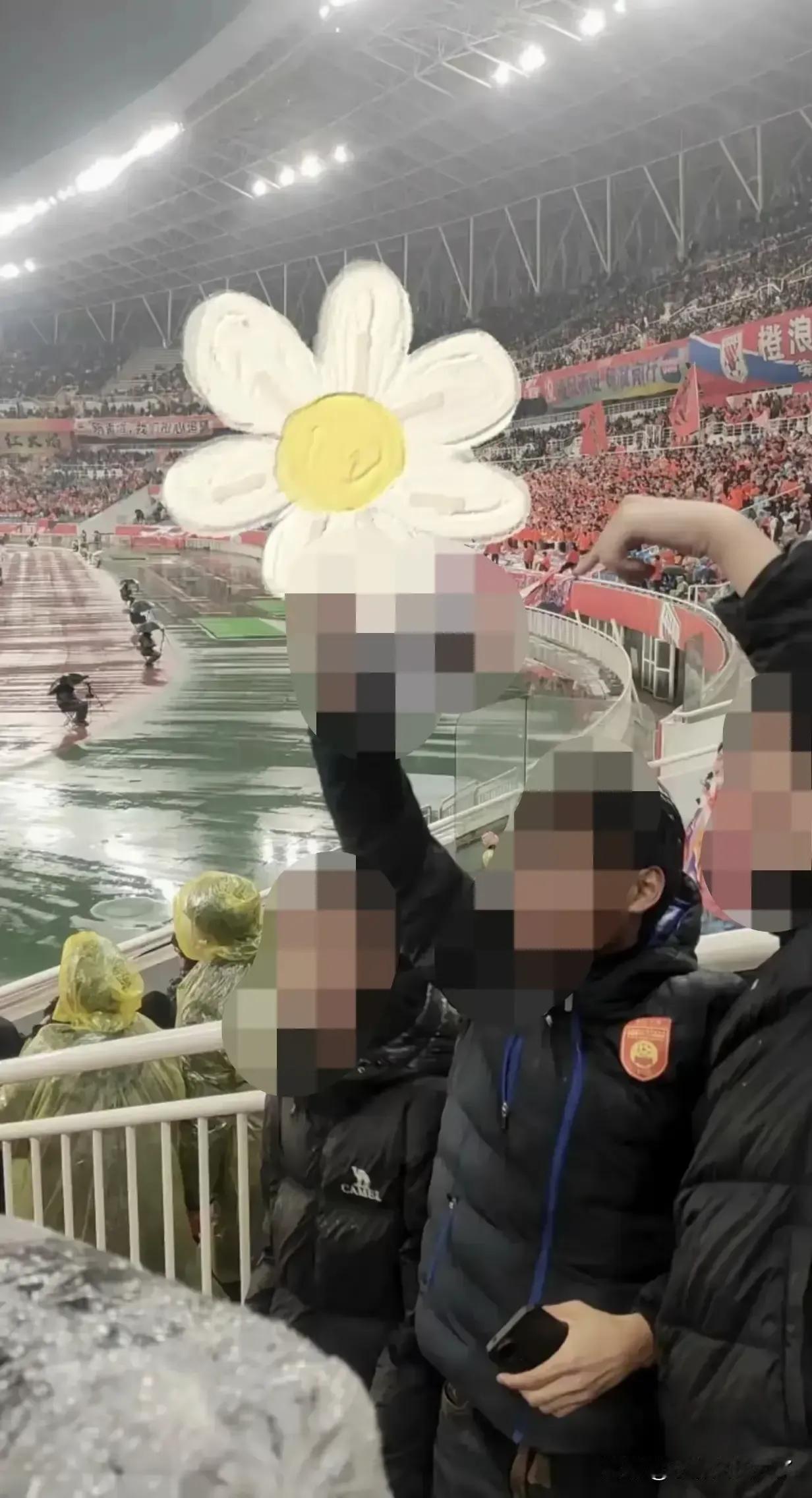 泰山队被亚足联处罚后，网络评论说啥的都有，但普遍都在为泰山队叫屈。

静下心来想