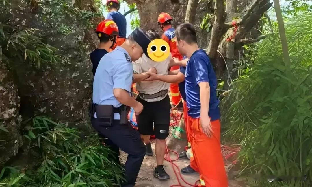 惊险！游客崖边拍照失足滑落峭壁，90分钟绝壁救援化险为夷
出门游玩拍照千万注意安
