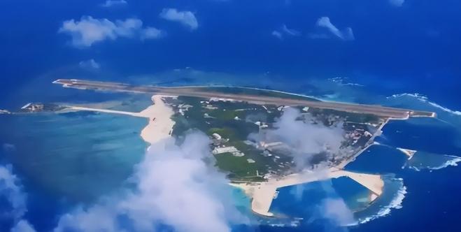 美国投资大师巴菲特直言不讳地说，韩国人非常的愚蠢，他们竟然放弃了汉字，不再使用汉