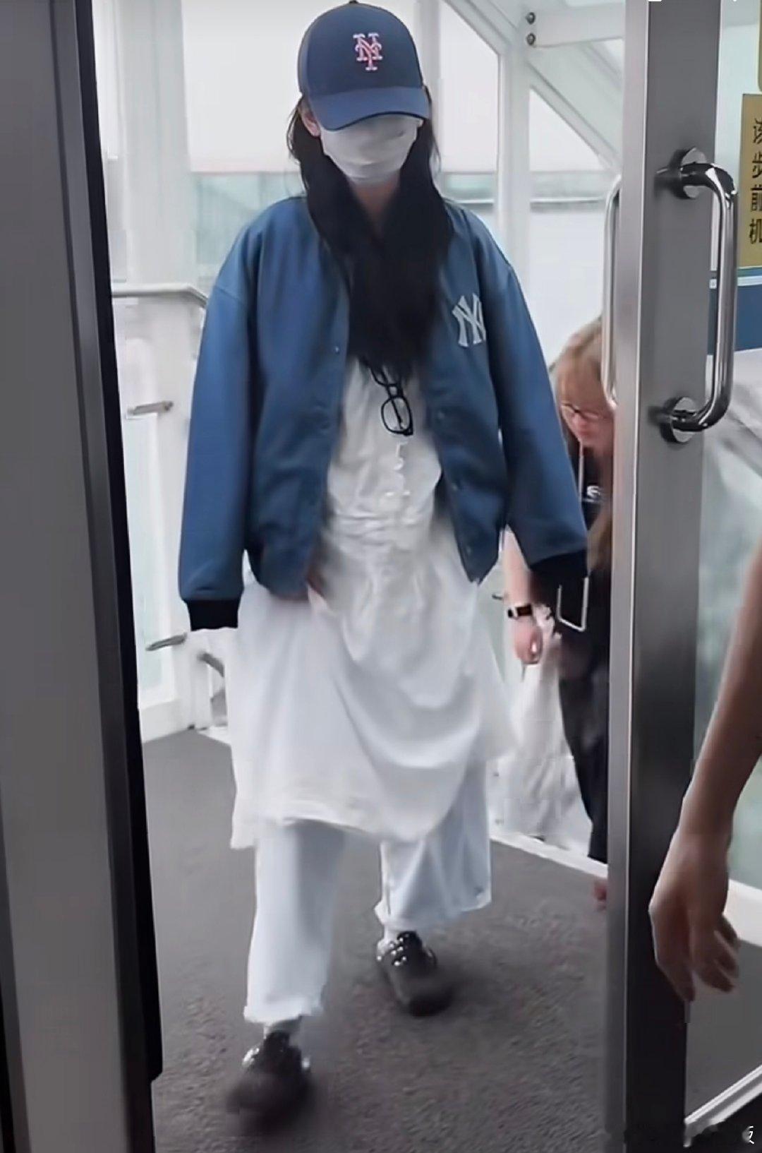 春日宴这两个人能出现得体面一点吗章若楠王星越能出现得体面一点吗 ​春日宴这两个人