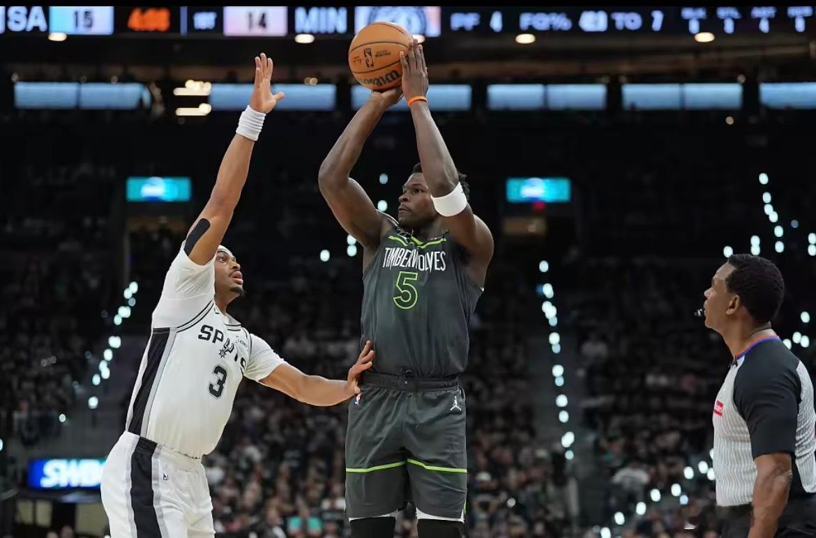 NBA 5月11日NBA西部半决赛G4打响，森林狼主场对阵马刺，目前系列赛1-2