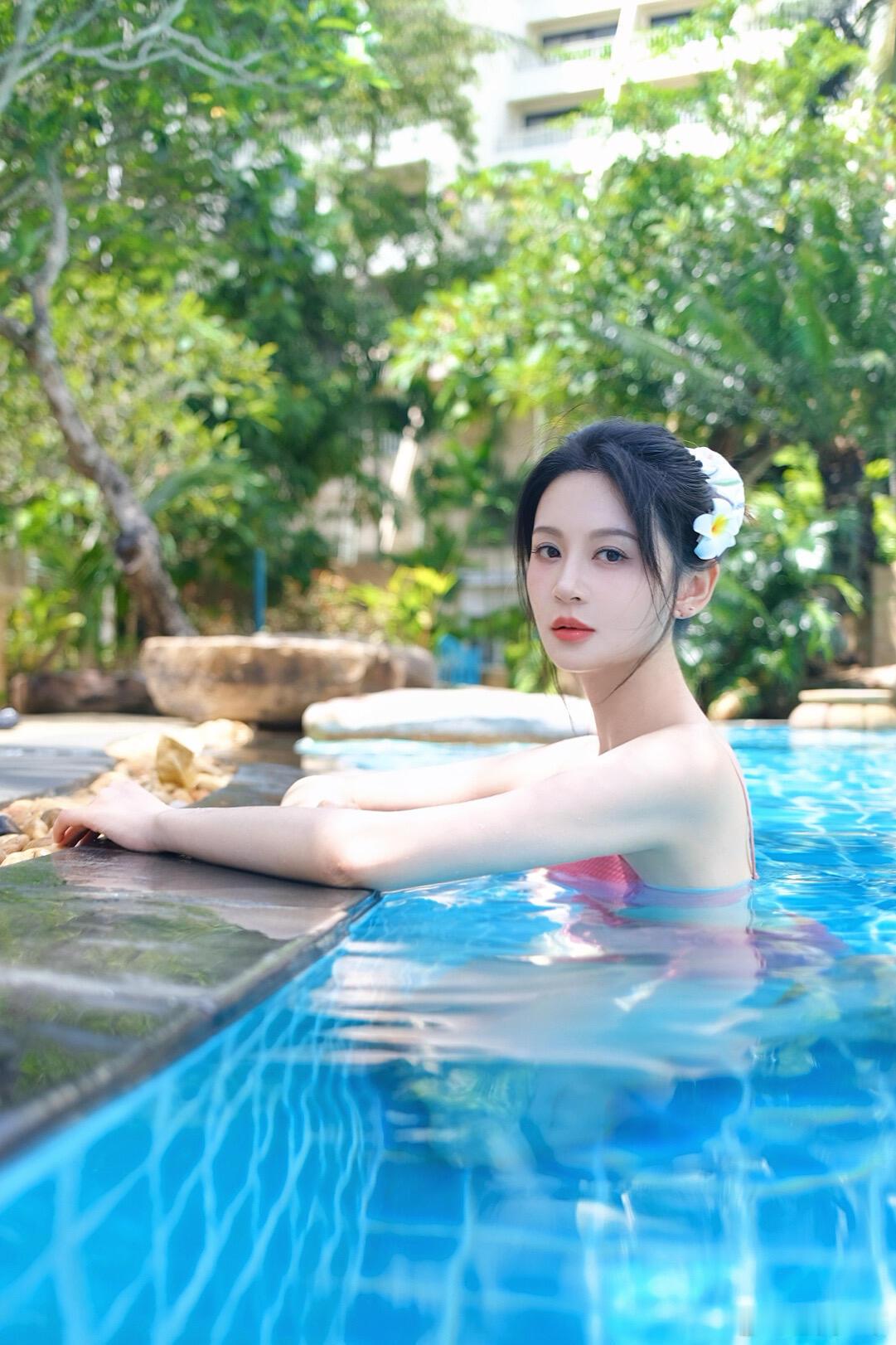 曾一萱夏日玩水🏝️ ​​​