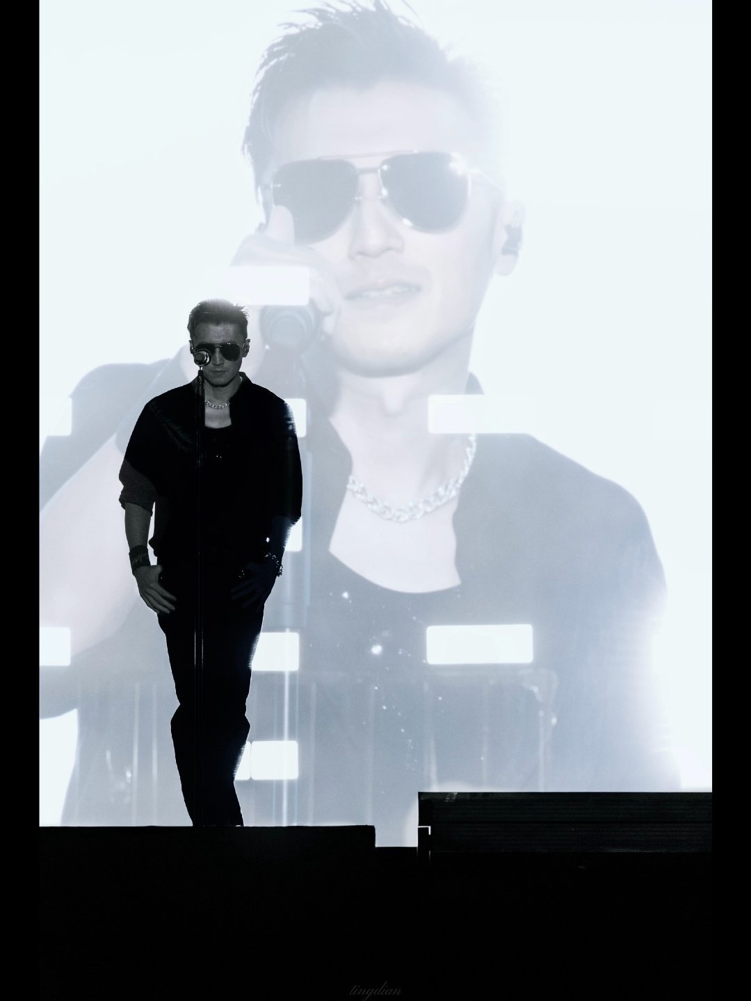前段时间赴约谢霆锋巡演真的后劲超大，整场全开麦弹吉他奔跑，蝴蝶雨、全场大合唱《活