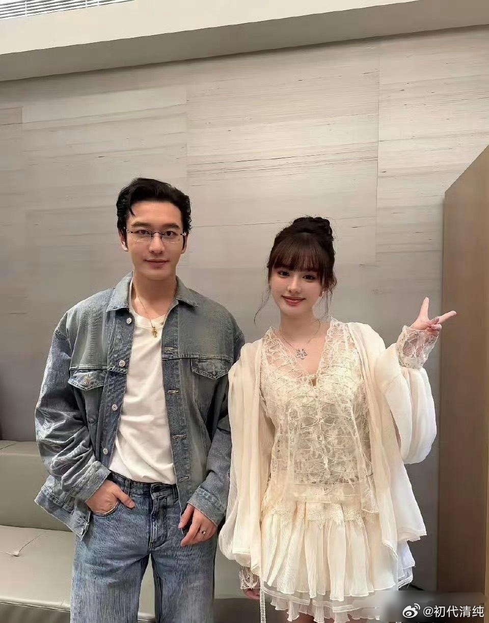 黄晓明的审美还真是统一啊，一直喜欢一个类型的女生 