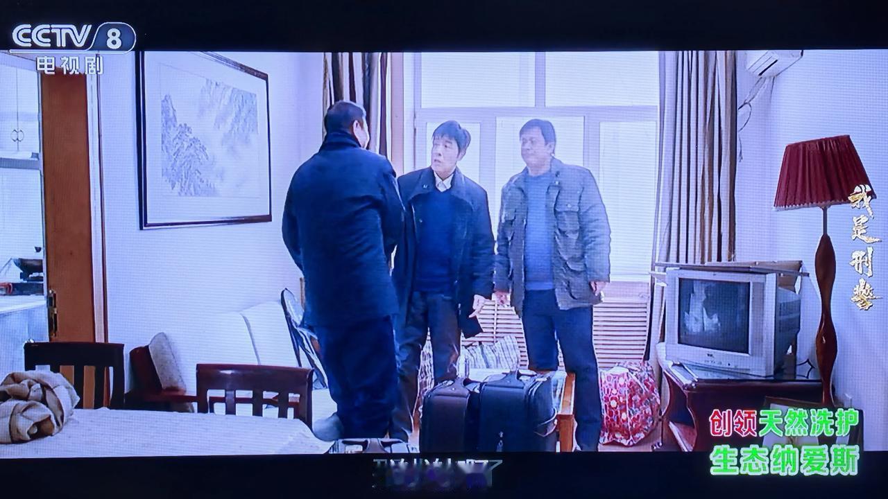 秦川调到绪城市公安局刑侦支队的当天，家还没搬完，东萍县董局找上门来了，要求帮忙侦