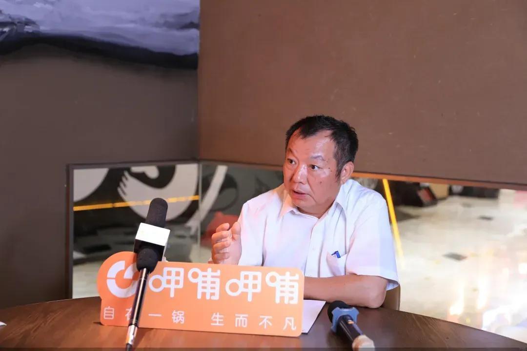 呷哺呷哺上半年收入14.9亿元，行政总裁变更

8月27日晚间，餐饮企业呷哺呷哺