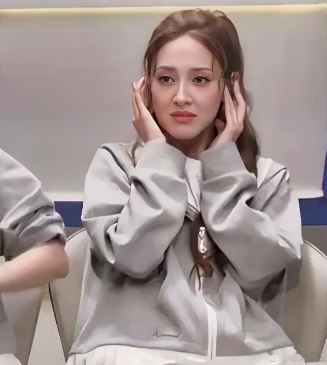 到底是哪个姐姐在唱歌，台下的姐姐们听得生无可恋！现在《浪姐》招人的标准是啥？是为