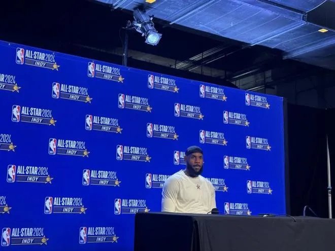 湖人队当家球星詹姆斯在全明星赛的新闻发布会上，向全世界球迷发表了引人深思的言论。