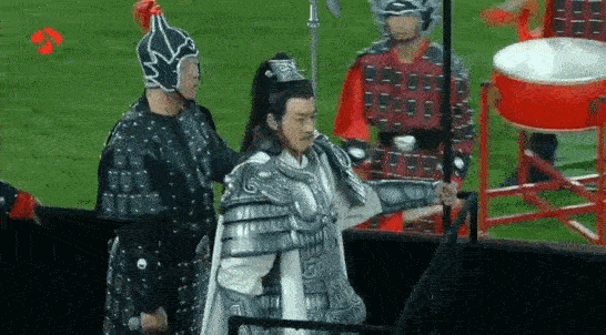 项羽助阵苏超！何润东身披战甲，乘古代战车绕场，为宿迁队助阵！何润东现身宿迁奥体 