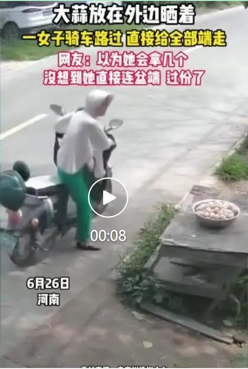 河南开封杞县一户居民遇上一件哭笑不得的糟心事，全程被家门口监控完整拍下，事发时段