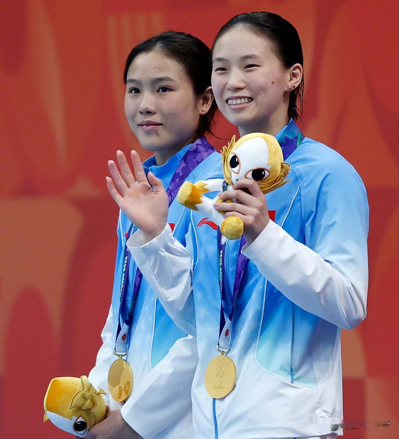 9月26日，名古屋亚运会跳水女子双人10米台决赛，陈芋汐/卢为以347.82分夺