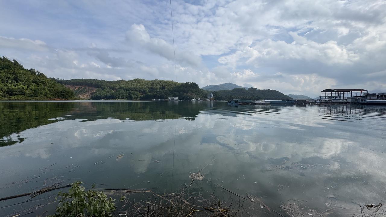 自驾游慢游之万峰湖钓鱼
万峰湖位于中国贵州省黔西南布依族苗族自治州兴义市的东南部