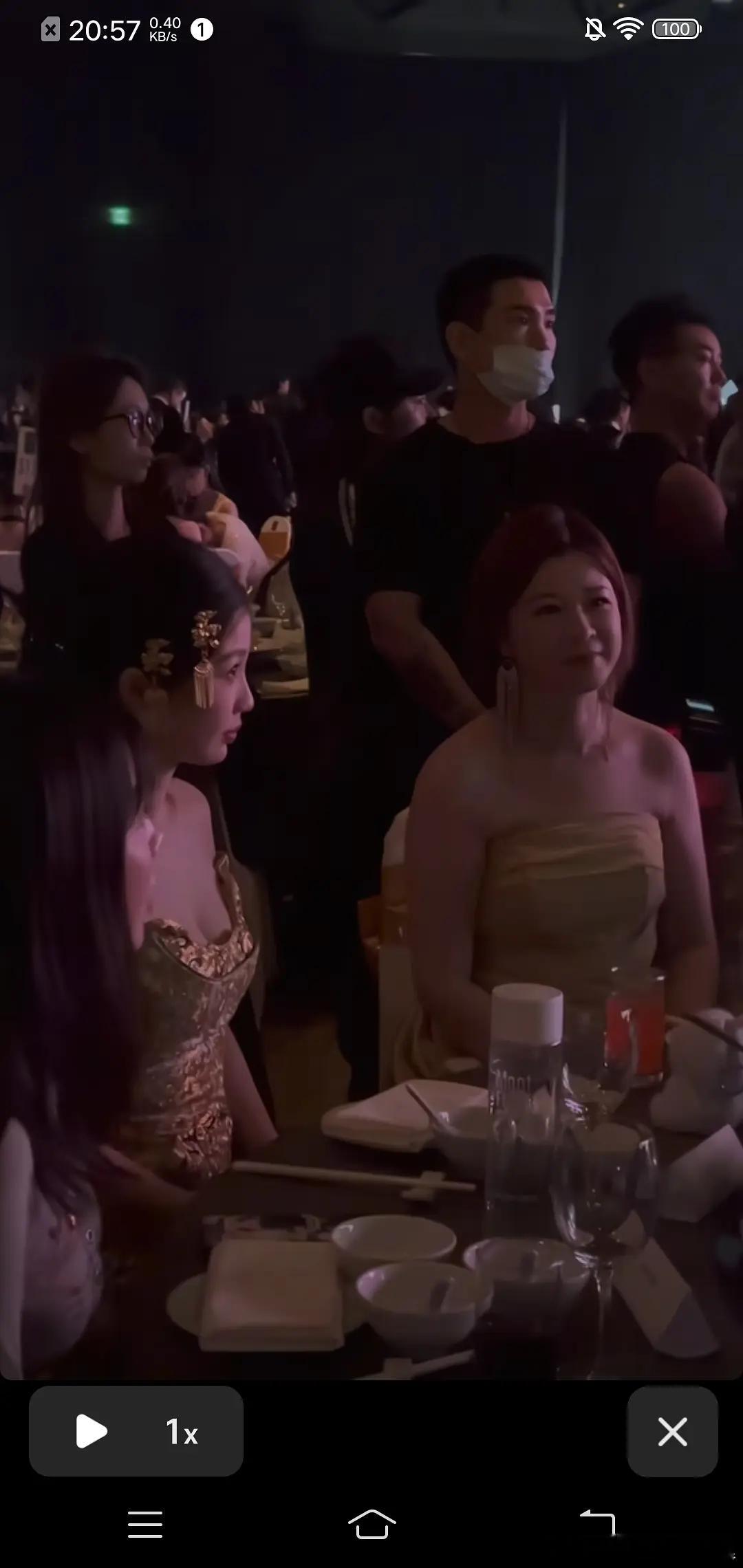 虞书欣最近的泰国活动，杜华也在，她是真签了乐华了吧，她会和王一博合作吗？双轨尺度