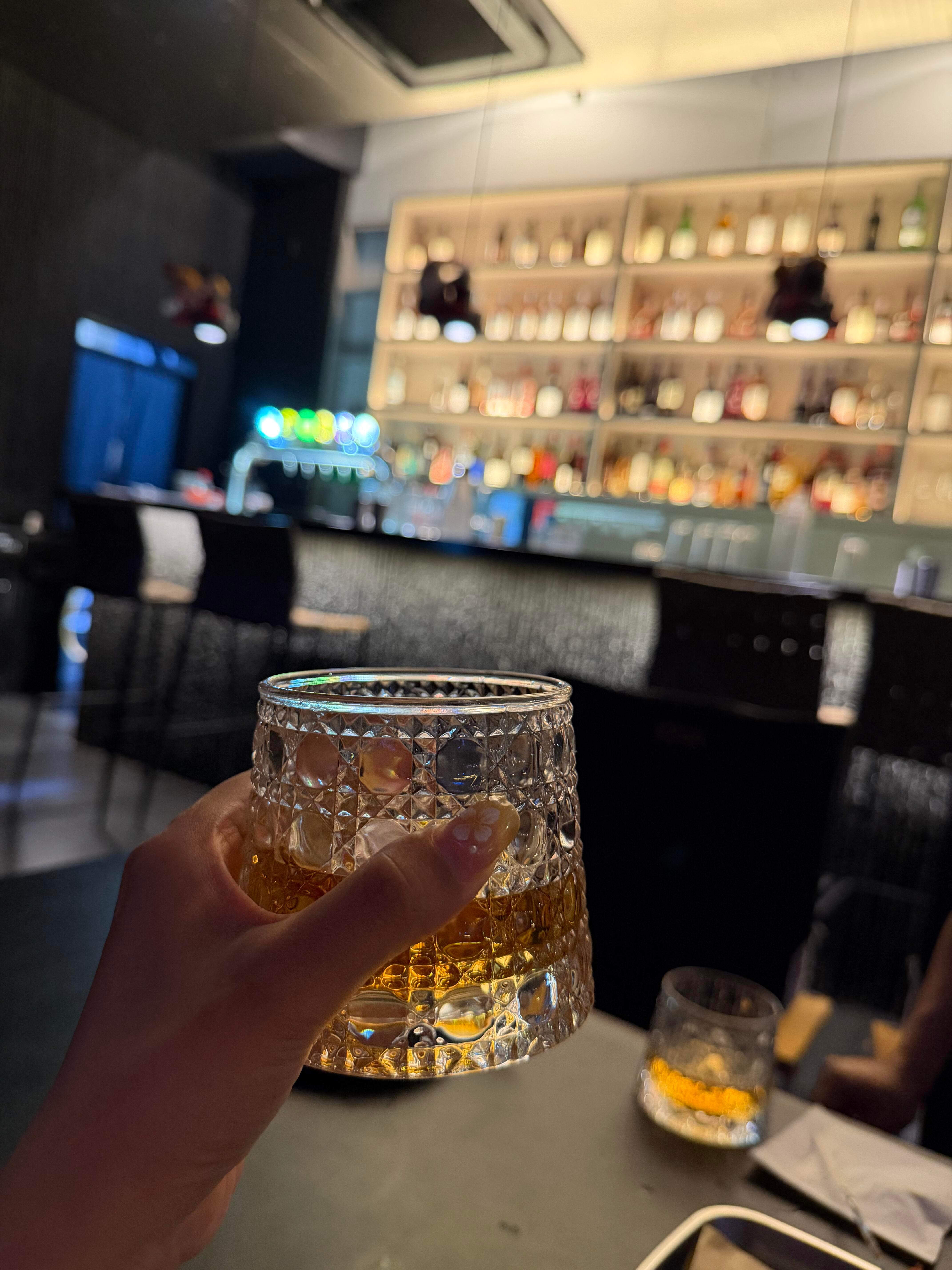 那些隔夜的情绪,累积到最后都成了疏远和离开的勇气。 