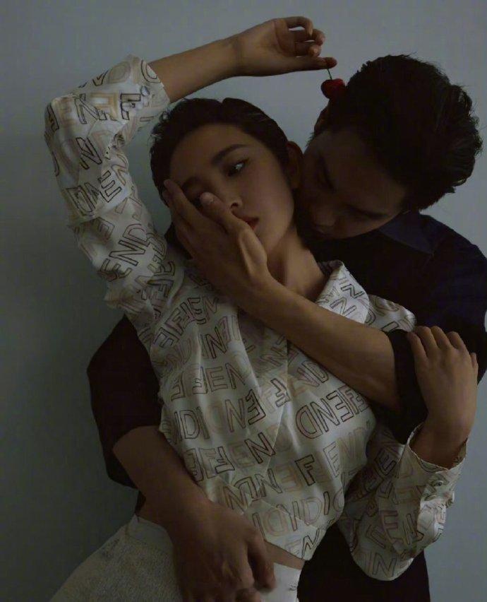 唐艺昕张若昀 龇牙咧嘴夫妇  唐艺昕张若昀能呲牙咧嘴也能性张力爆棚