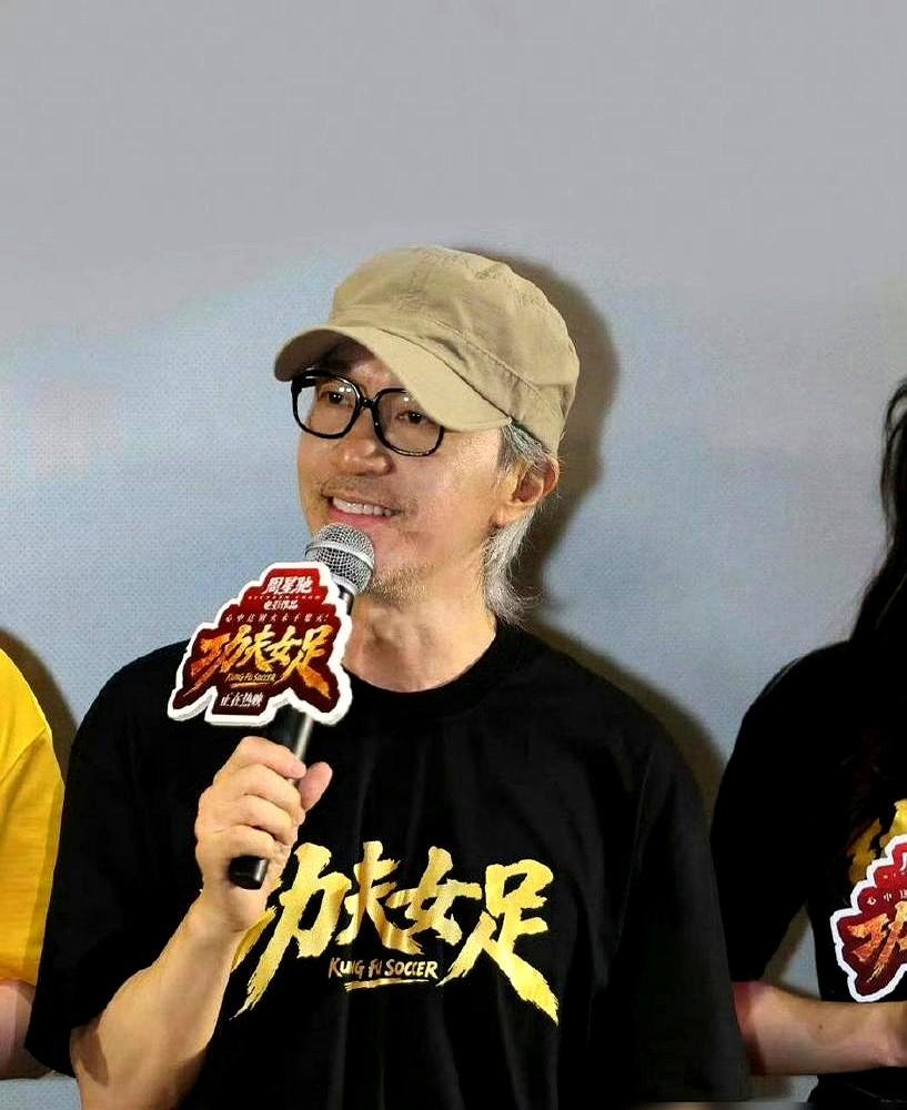 也难怪大家愿意一直信。

周星驰《功夫足球》重映，票房破7亿，他没趁热拍续集，反