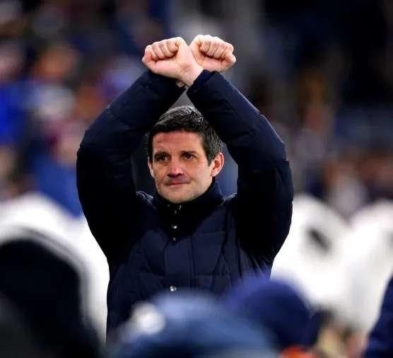 纯粹的不带一丁点掩饰的黑。对弈亚特兰大的本场裁判是真TMD黑，黑的丝毫没有任何良