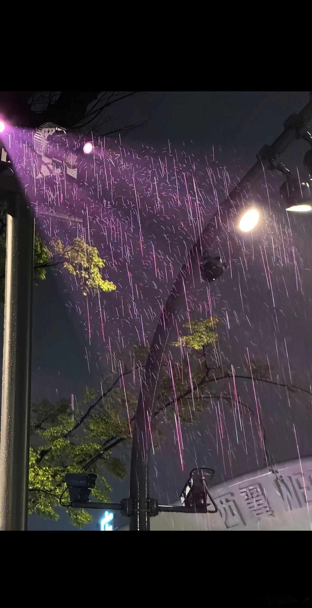 情感 突然就心酸了，终究不再联系了，我们没有说再见，只是默契的互不打扰了，从曾经