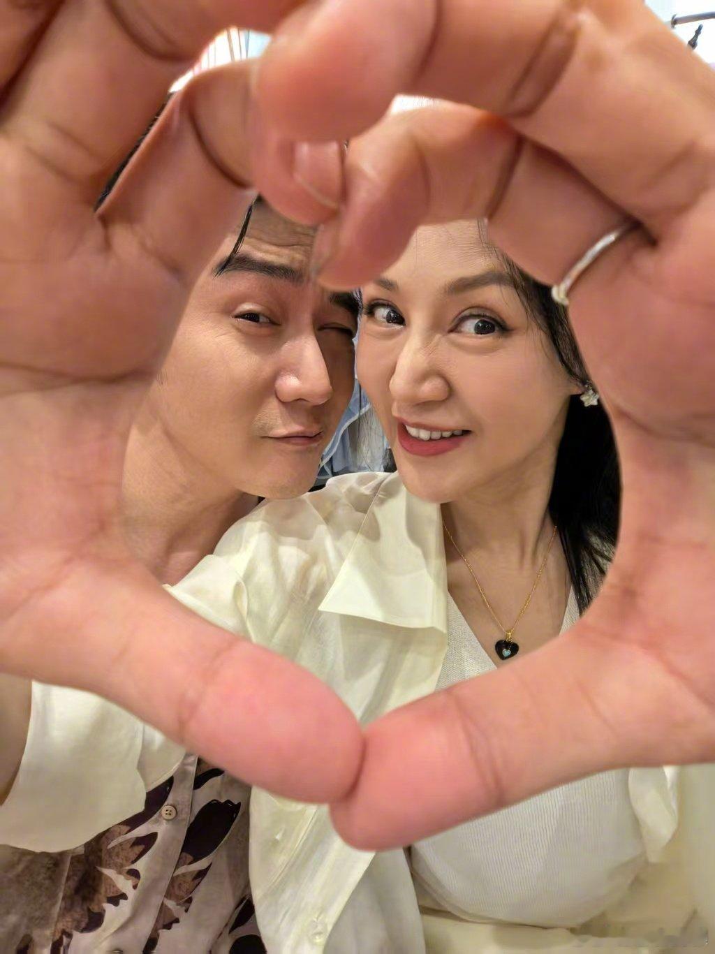 陆毅自制手串给鲍蕾当生日礼物 爸爸当家看爸爸当家被陆毅和鲍蕾的相处打动，生日不只