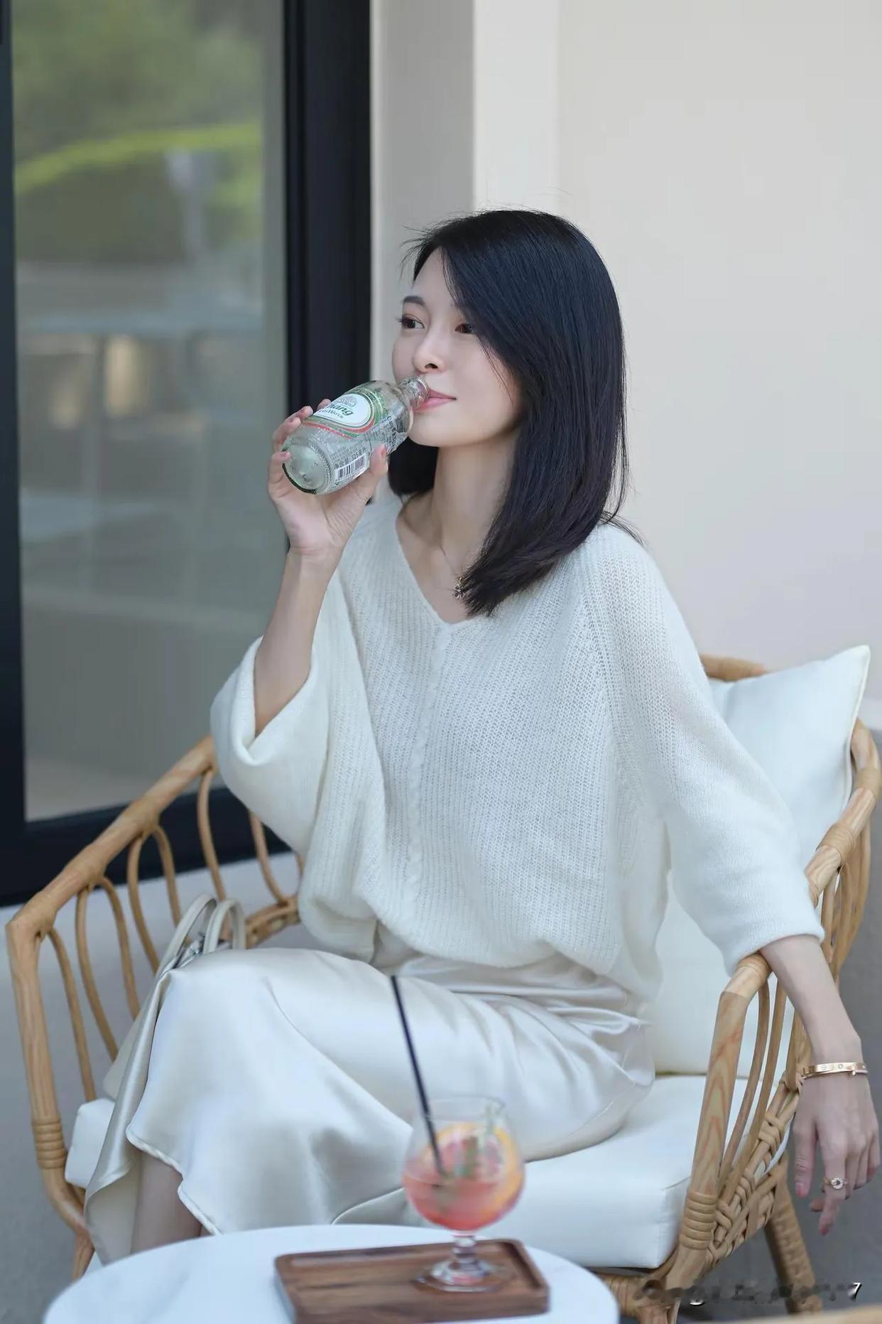 悠闲的午后，来一杯冰饮，简直是神仙般的享受。人生的幸事，不就藏在这美食与偏爱里嘛