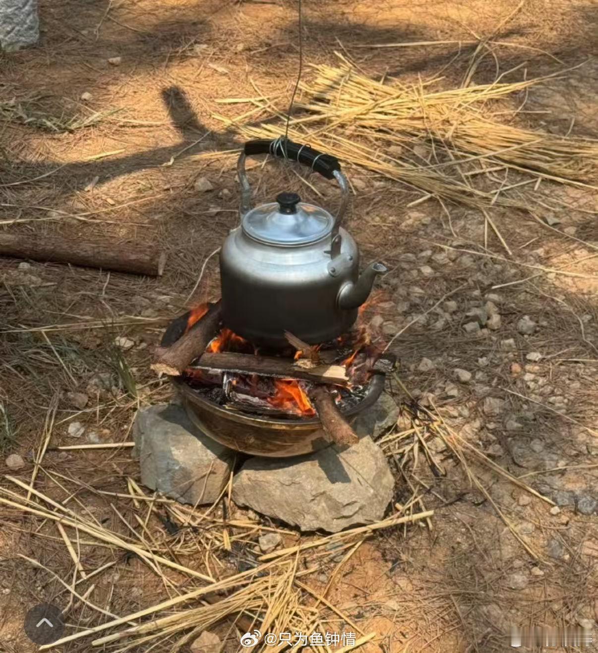 王赫野是真的在荒野求生 前一秒还是舞台上的帅气爱豆，下一秒因为一顿饭直接变身“野