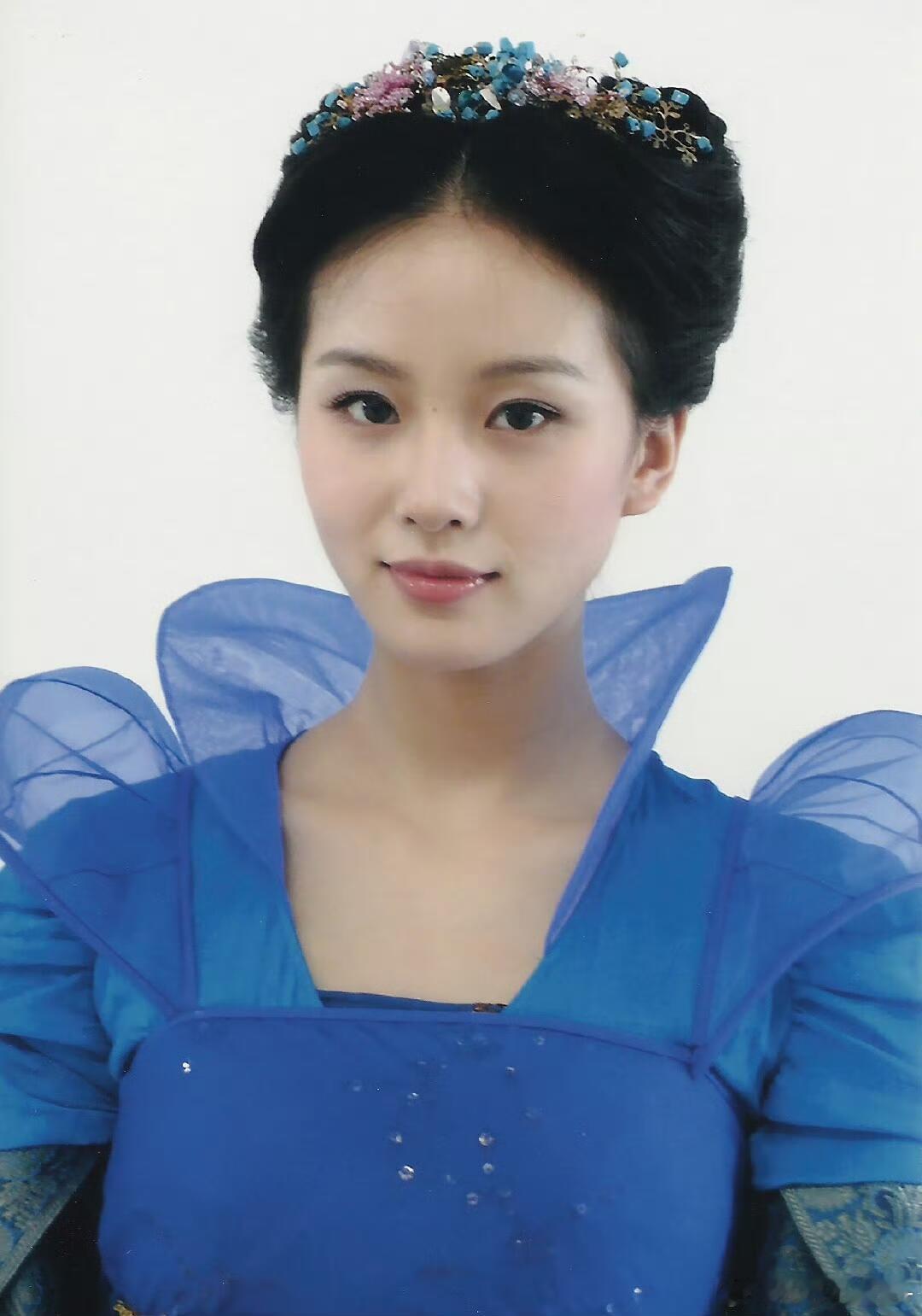 刘诗诗龙葵定妆照，这个裙子很丑，人太好看了 