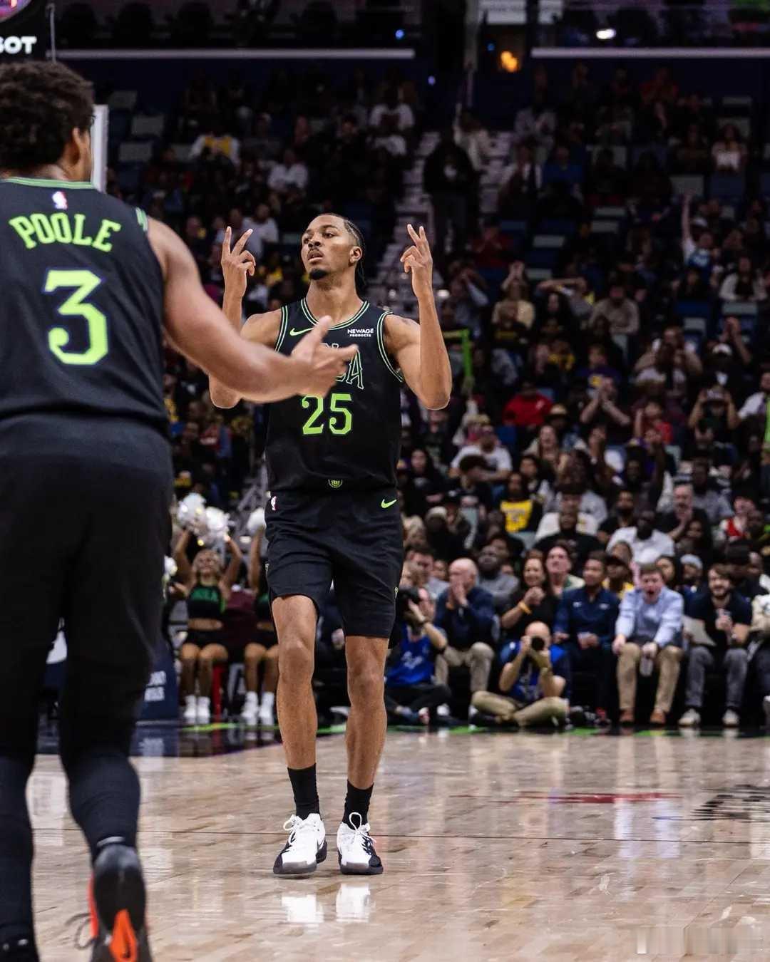 勒布朗30+8+8湖人逆转鹈鹕3连胜，东契奇30+10墨菲42+5北京时间1月7