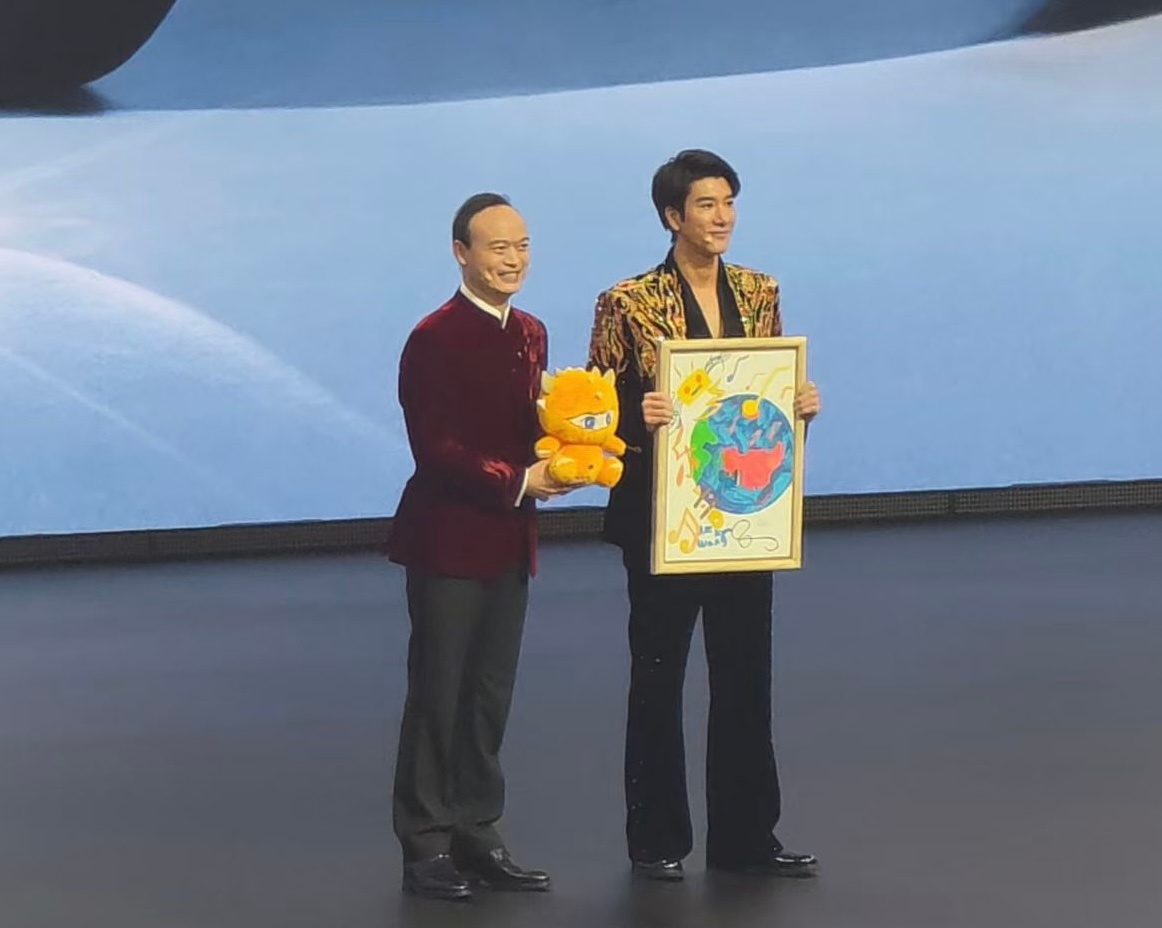 腾势x王力宏宠粉：腾势请王力宏为用户和粉丝唱歌，太宠粉了！腾势请王力宏为用户唱歌