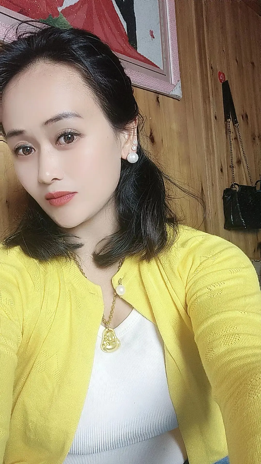 不靠脸吃饭的农村女人，而靠自己的本事来挣钱，有人喜欢吗？乡村女人