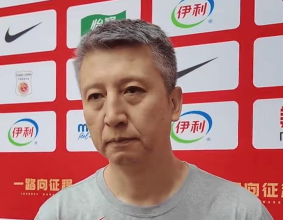 终于看明白了。
中国男篮真正离不开的，绝对是胡金秋和贺希宁。
不知道大家发现没有